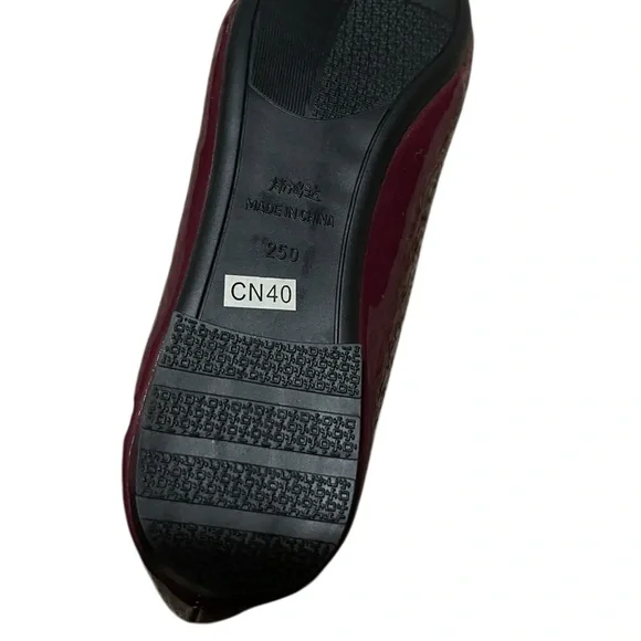 SHEIN Chic Maroon Flats - Picture 3 of 3